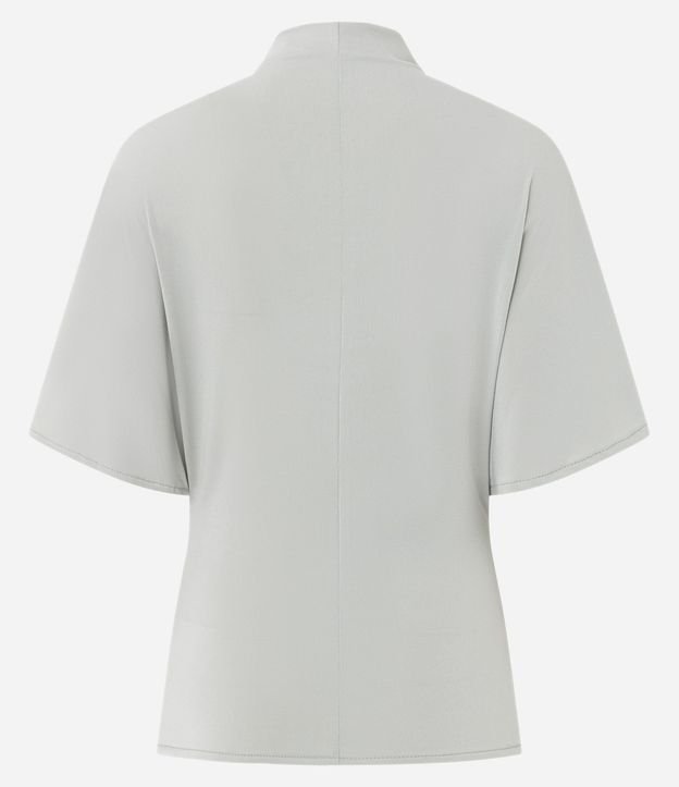 Blusa Amplia con Cuello Alto y Mangas Cortas 5