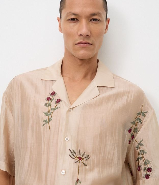 Camisa Boxy en Liocel con Bordado Floral Organza 4