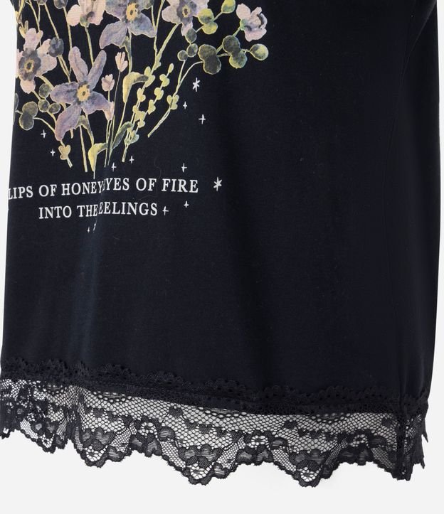 Blusa Muscle con Estampado Feminine Mystique y Bajo de Encaje 7