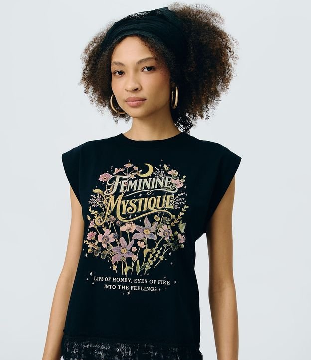 Blusa Muscle con Estampado Feminine Mystique y Bajo de Encaje 3