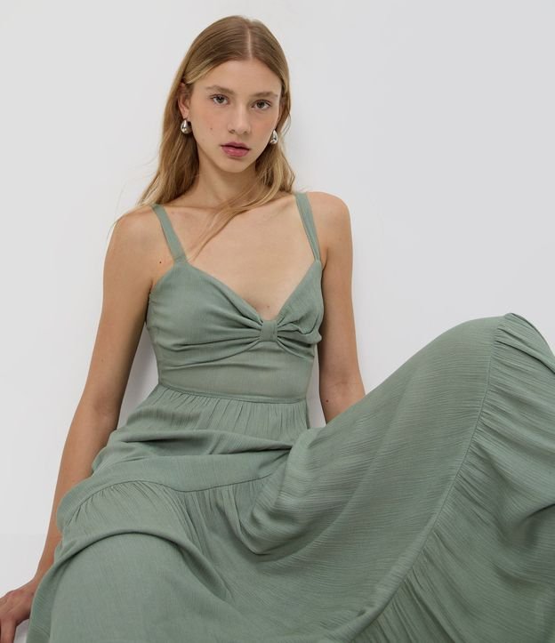 Vestido Largo en Viscosa Texturizada con Detalle Torcido en el Busto 3