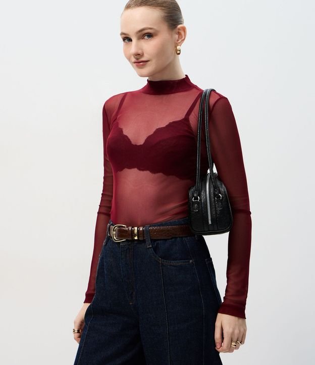 Blusa en Tule con Transparencia y Cuello Alto