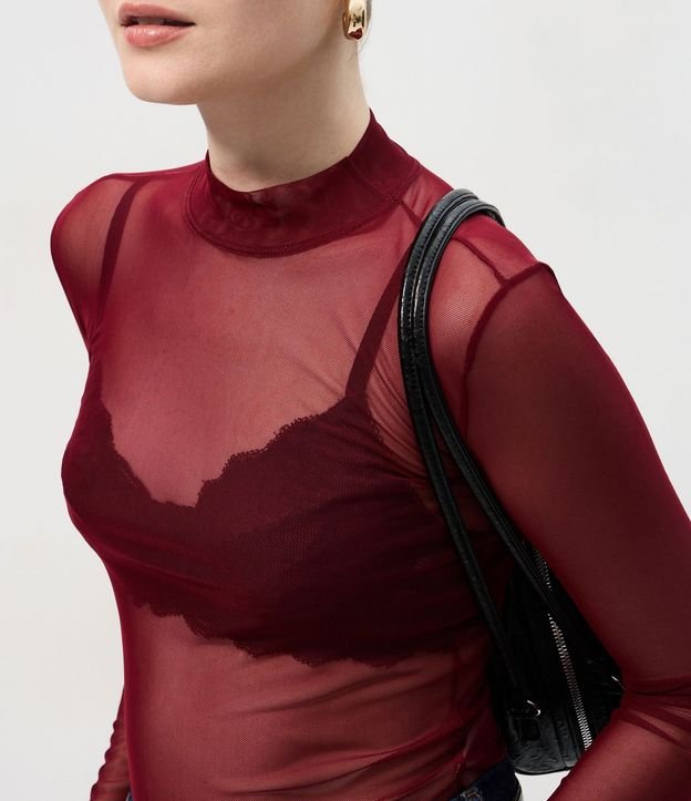 Blusa en Tule con Transparencia y Cuello Alto 4