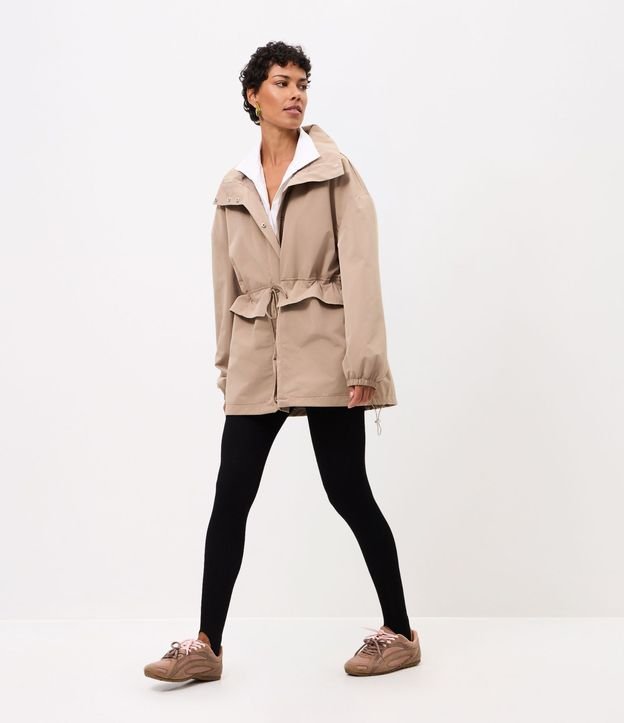 Campera Corta Vento Oversized con Ajuste en la Cintura y Bolsillos con Solapa 4