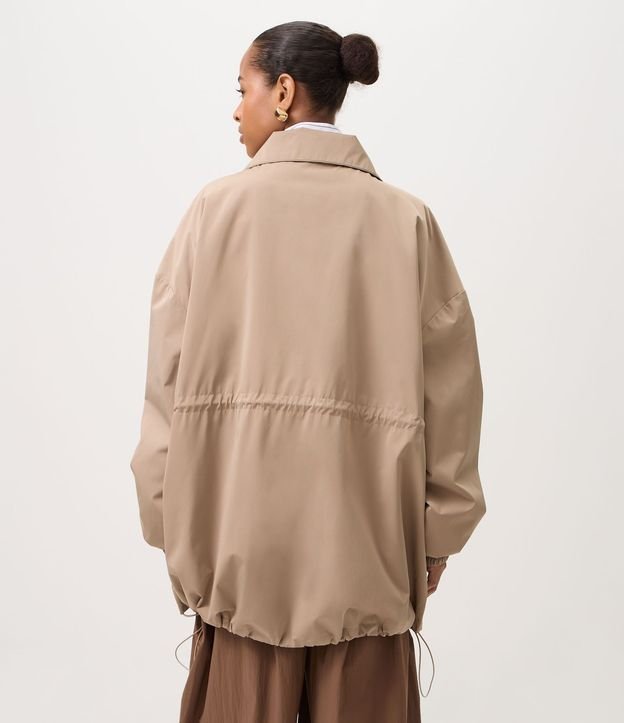 Campera Corta Vento Oversized con Ajuste en la Cintura y Bolsillos con Solapa 6