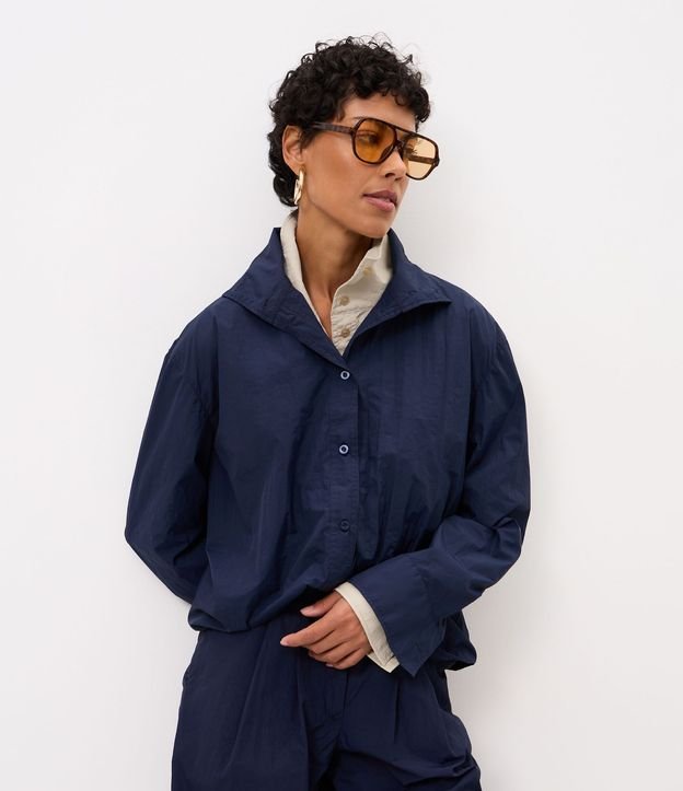 Camisa en Poliamida con Cuello Alto