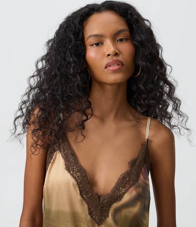 Vestido Satinado Degradé con Bajo Asimétrico Rendado 2