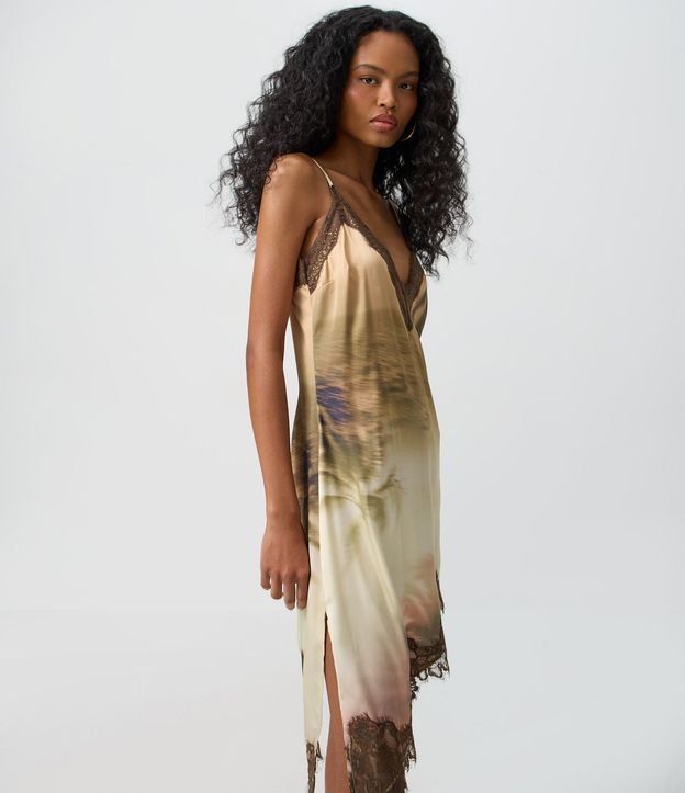 Vestido Satinado Degradé con Bajo Asimétrico Rendado 3