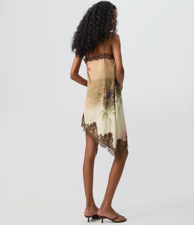 Vestido Satinado Degradé con Bajo Asimétrico Rendado 4