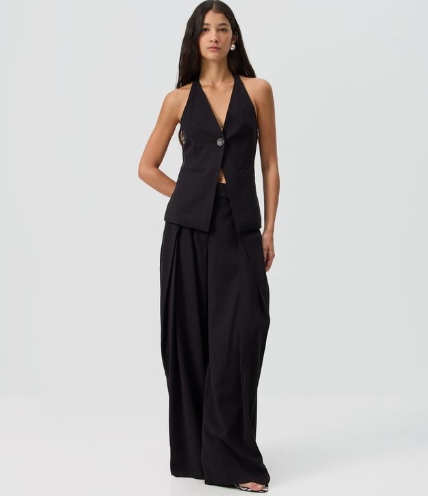 Chaleco Halter en Sarga con Abotonado y Escote Profundo 2
