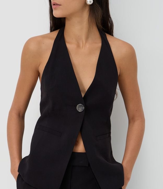 Chaleco Halter en Sarga con Abotonado y Escote Profundo 3