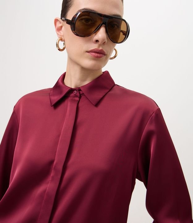 Camisa Satinada con Cuello Clásico 4