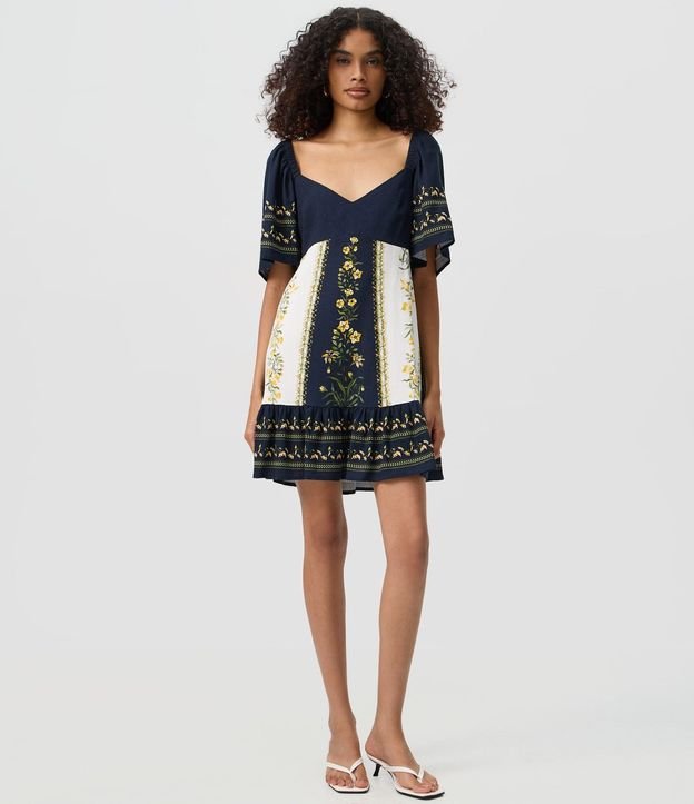 Vestido Evasê con Estampado Floral y Detalles Constrastantes 2
