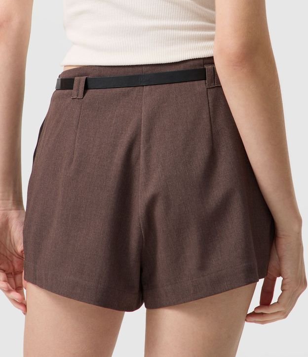 Short Sastre con Cinturón y Modelo Mini 4