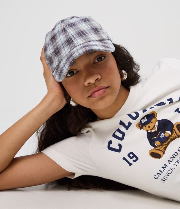 Gorra Aba Curva en Franela con Estampado de Cuadros