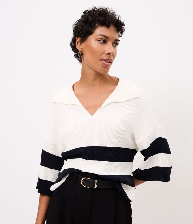 Blusa en Punto con Cuello Polo y Estampa Rayada