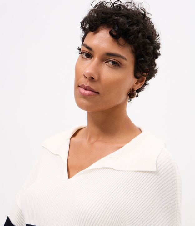 Blusa en Punto con Cuello Polo y Estampa Rayada 3