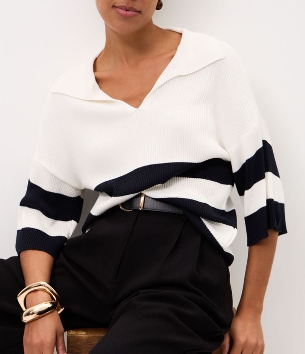 Blusa en Punto con Cuello Polo y Estampa Rayada 4