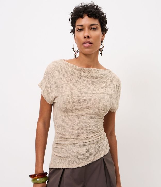 Blusa Asimétrica Texturizada con Manga Corta