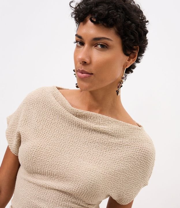 Blusa Asimétrica Texturizada con Manga Corta 3