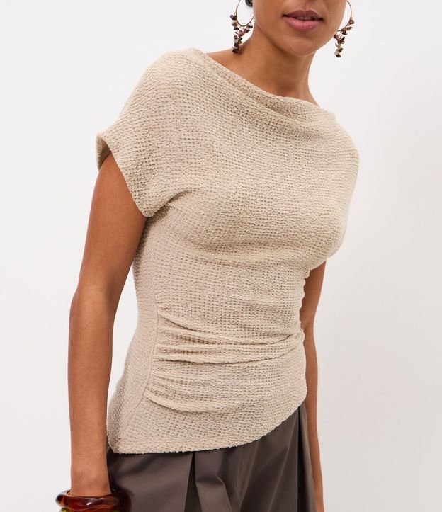 Blusa Asimétrica Texturizada con Manga Corta 4