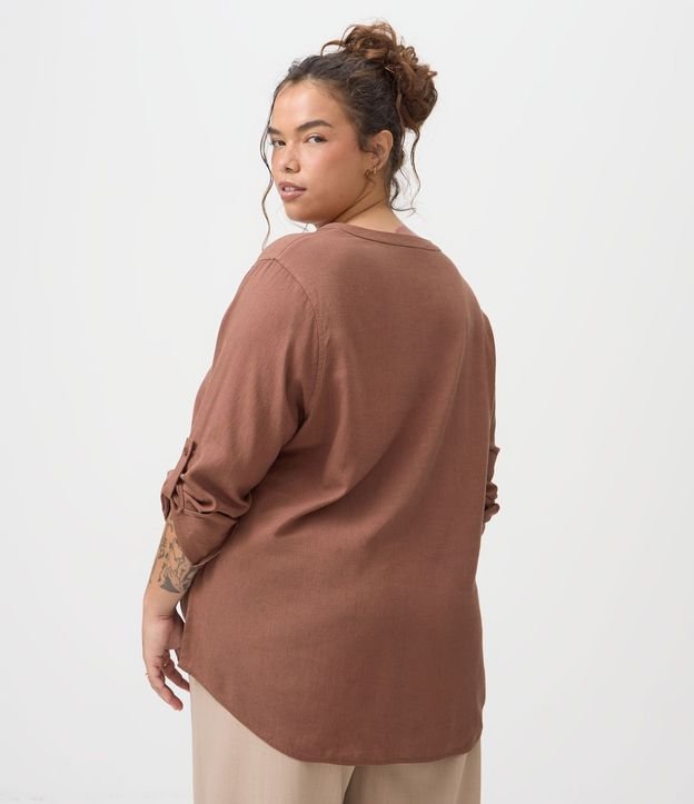 Camisa en Viscosa y Lino con Cuello Padre Curve & Plus Size 4