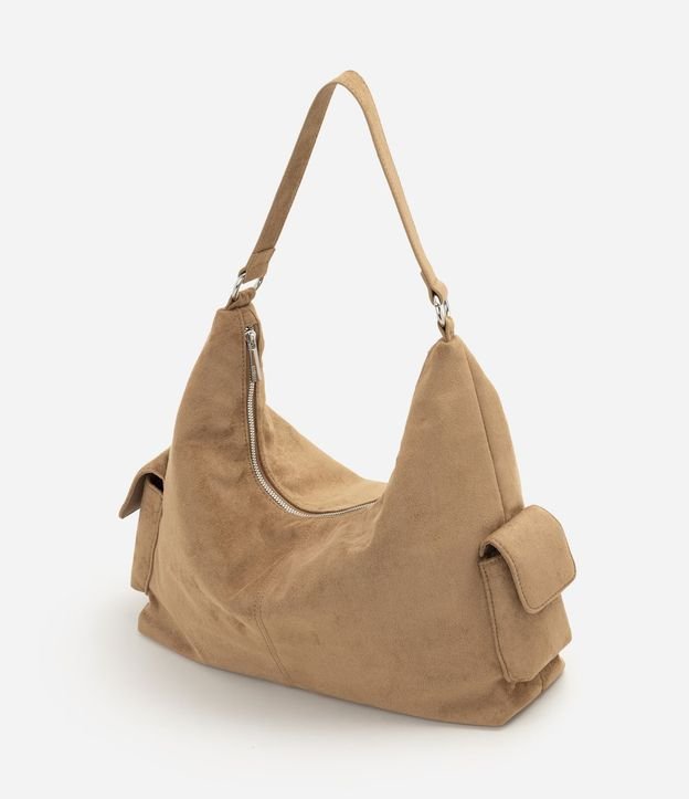 Cartera Hobo Mediana en Gamuza con Detalles Metalizados 3