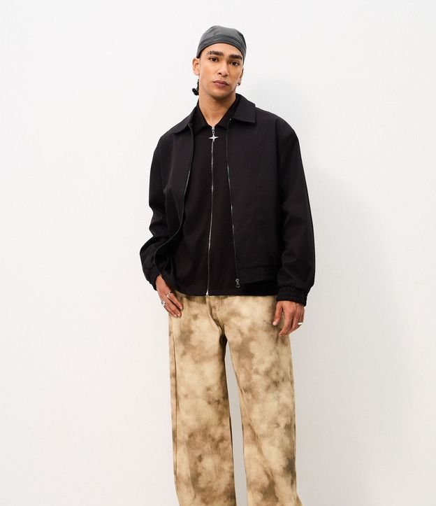 Pantalón en Sarga Super Baggy con Estampado Abstracto 4