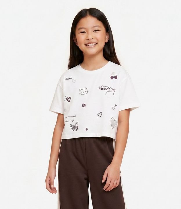 Remera Cropped Relaxed en Algodón con Estampado Doodle - Talle 5 a 16 años