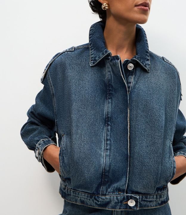 Campera Bomber en Jeans con Recortes Balonê y abotonado 4