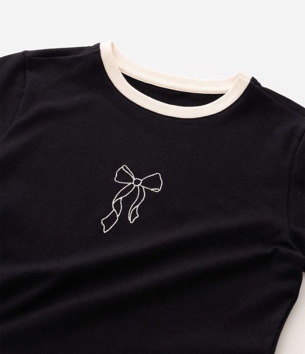 Remera Infantil en Algodón con Cuello Contrastante y Bordado de Lazo - Talle 5 a 16 años 5
