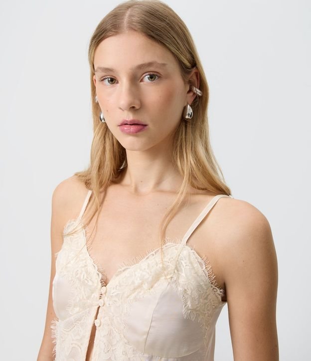 Blusa en Satén con Detalles en Encaje 3