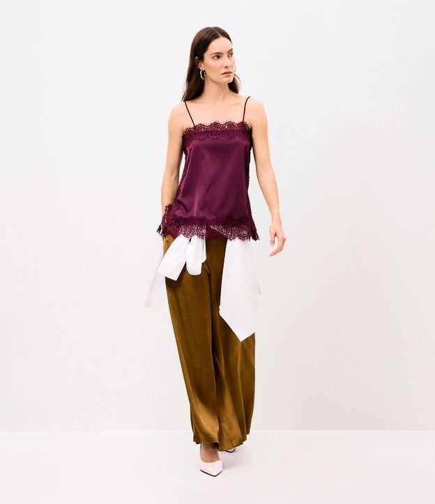 Blusa Satinada con Escote Cuadrado y Encaje Aplicado 2