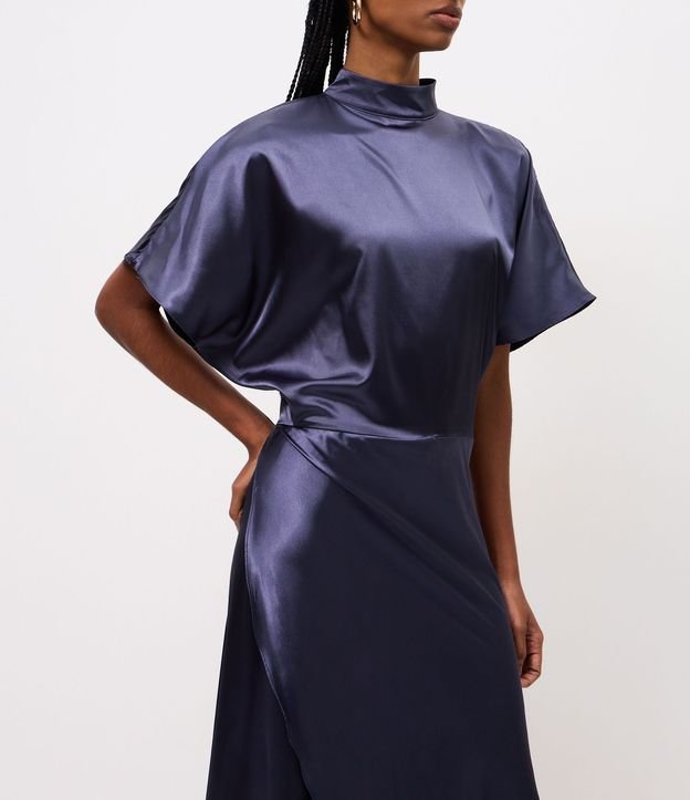 Vestido Satinado Asimétrico con Manga Corta 3
