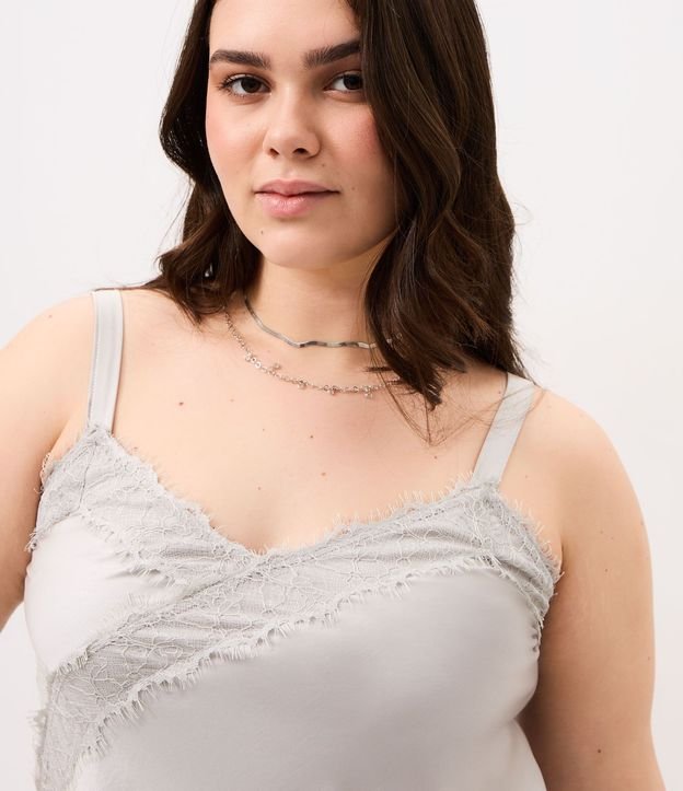 Blusa Alargada en Satén con Encaje Curve & Plus Size 3