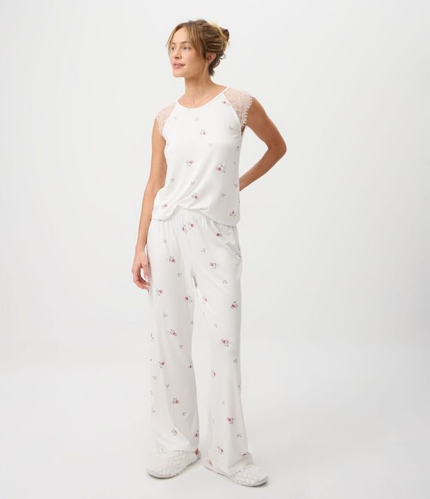 Pijama Regular en Viscolycra Floral con Encaje