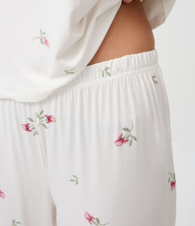 Pijama Regular en Viscolycra Floral con Encaje 3