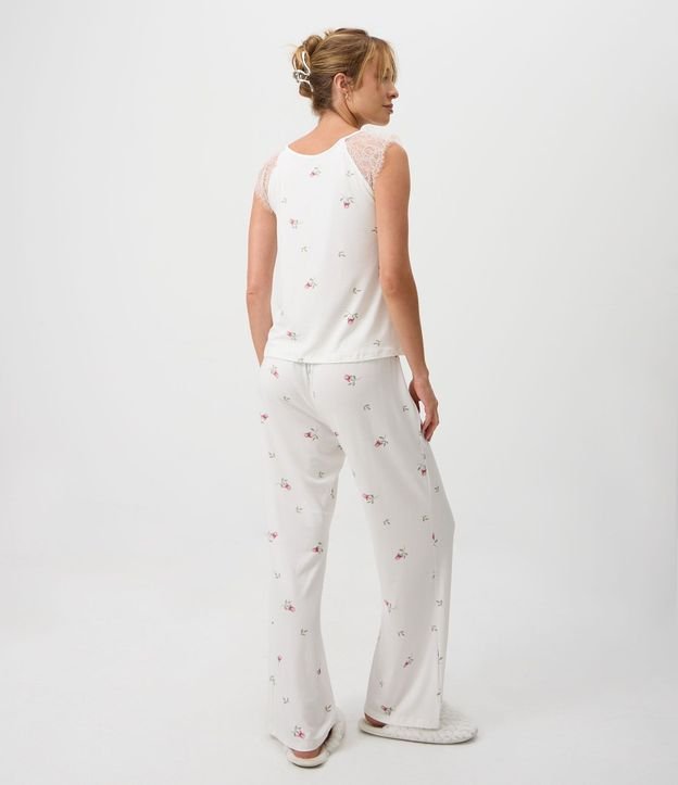 Pijama Regular en Viscolycra Floral con Encaje 4