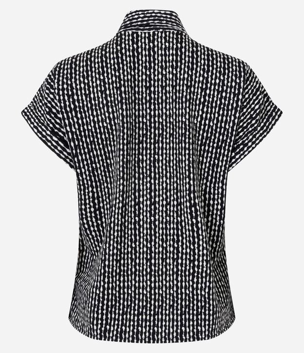 Blusa en Piquet con Estampado Abstracta y Cierre por Botones 7