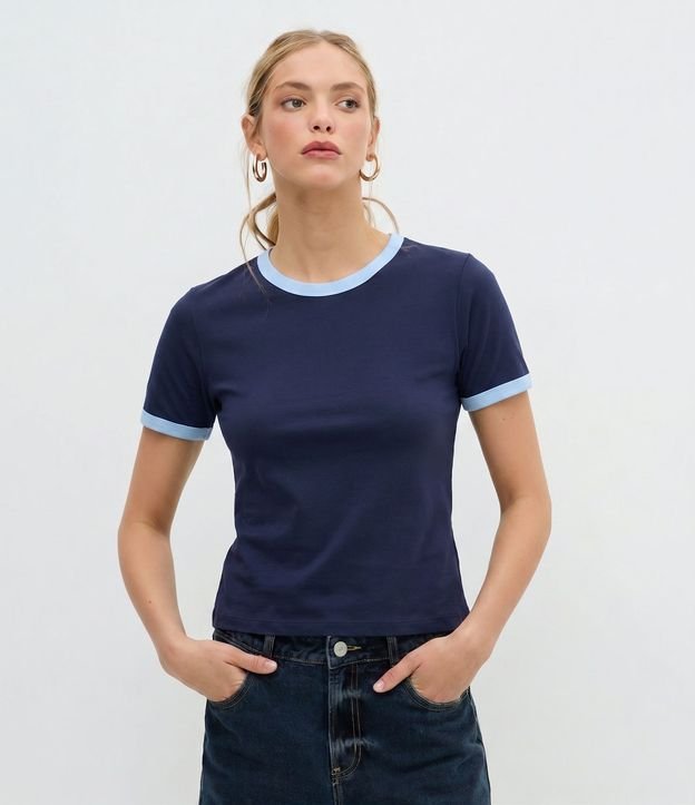 Blusa Baby Look con Mangas y Cuello Contrastantes
