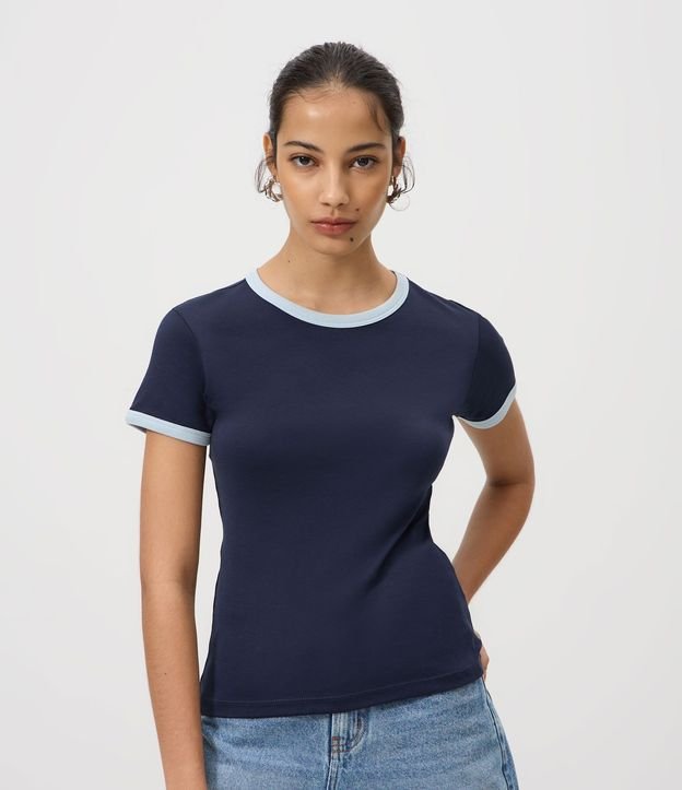 Blusa Baby Look con Mangas y Cuello Contrastantes