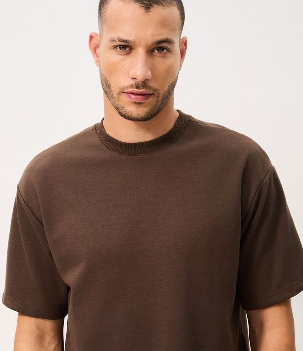 Remera Boxy en Suedine con Bordado en la Espalda 3