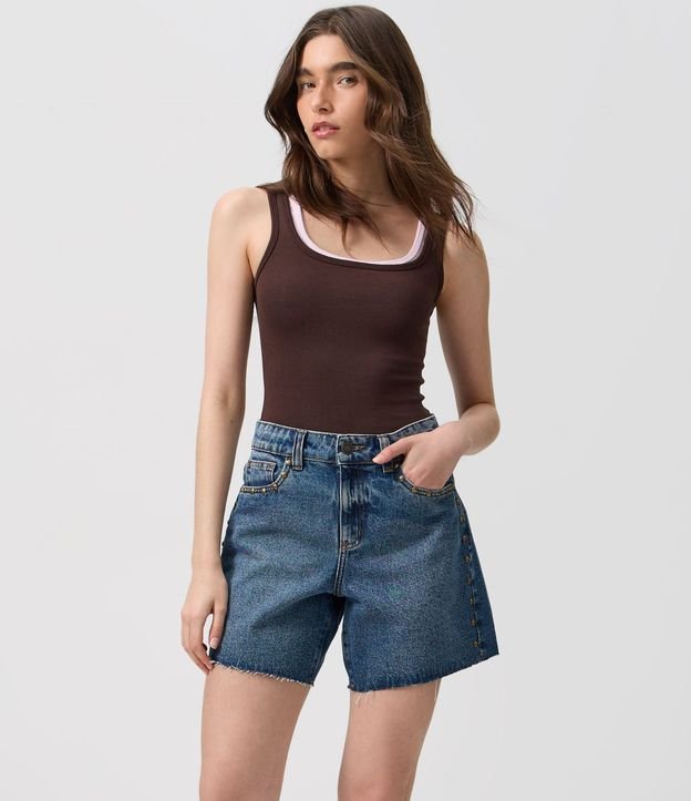 Short Midi en Jeans con Cintura Mediana y Tachuelas 2