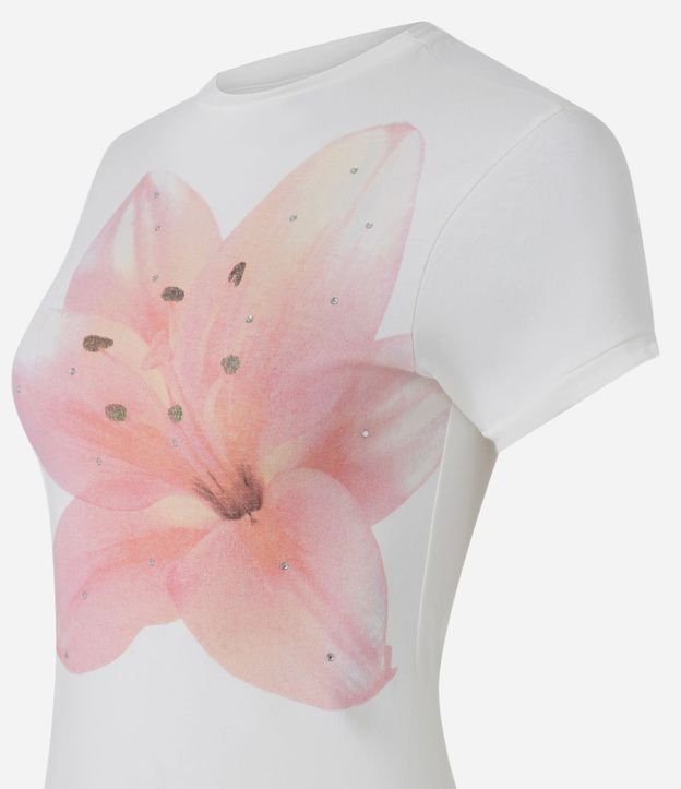 Remera Baby Tee con Estampado Lírio y Aplicación en Pedrerias 6