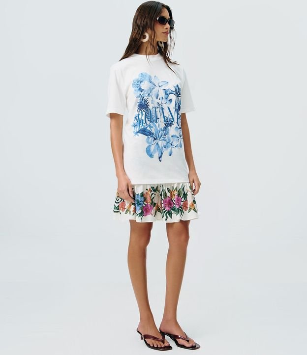 Remera Alargada en Algodón con Estampado Floral y Lettering Botanist 2