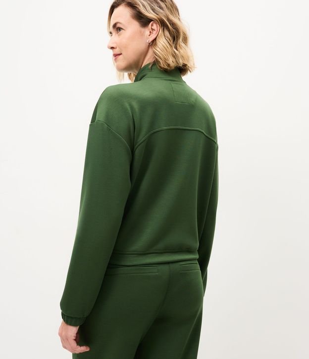 Campera Deportiva en Viscosa con Cuello Alto y Ajuste en el Bajo 4