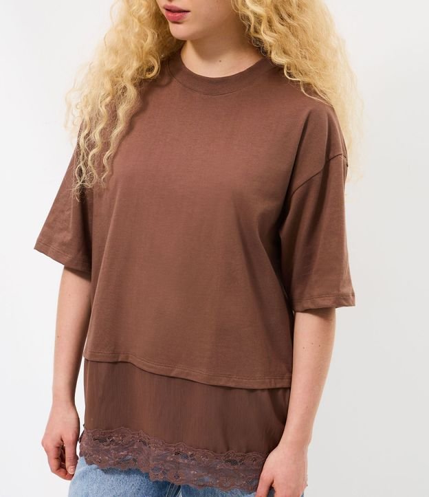 Remera en Algodón con Superposición en Bajo de Encaje y Mangas Amplias 3