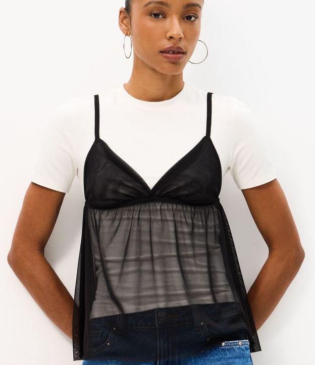 Remera Baby Tee con Superposición de Musculosa Transparente 3