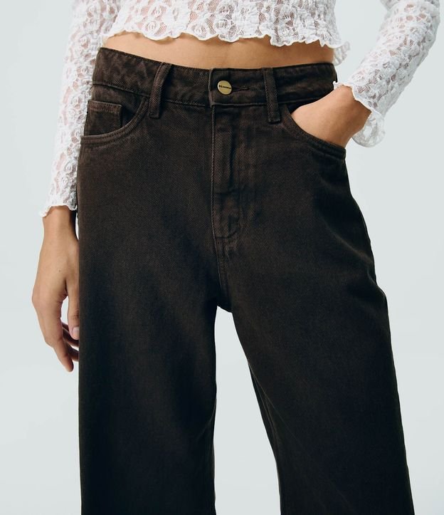 Pantalón Recto Cropped en Sarga con Bolsillos