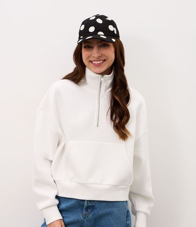 Gorra en Sarga con Aba Curva y Estampa de Lunares